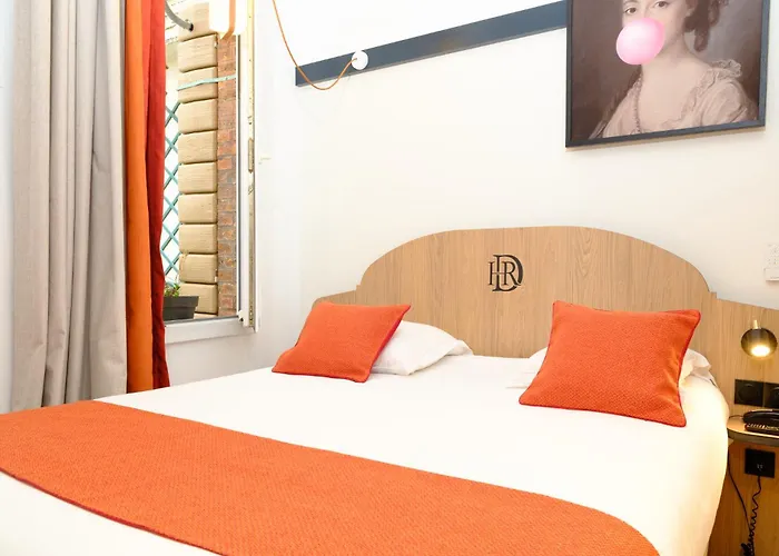 A L\'Hotel Des Roys