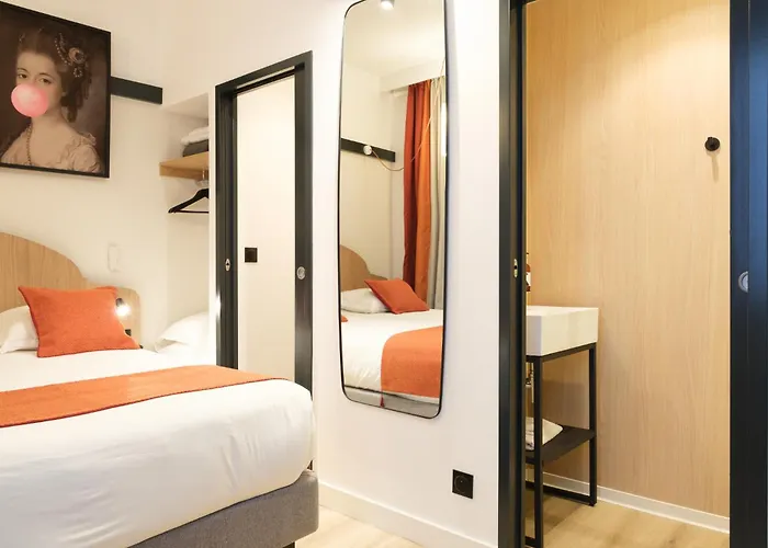 A L\'Hotel Des Roys