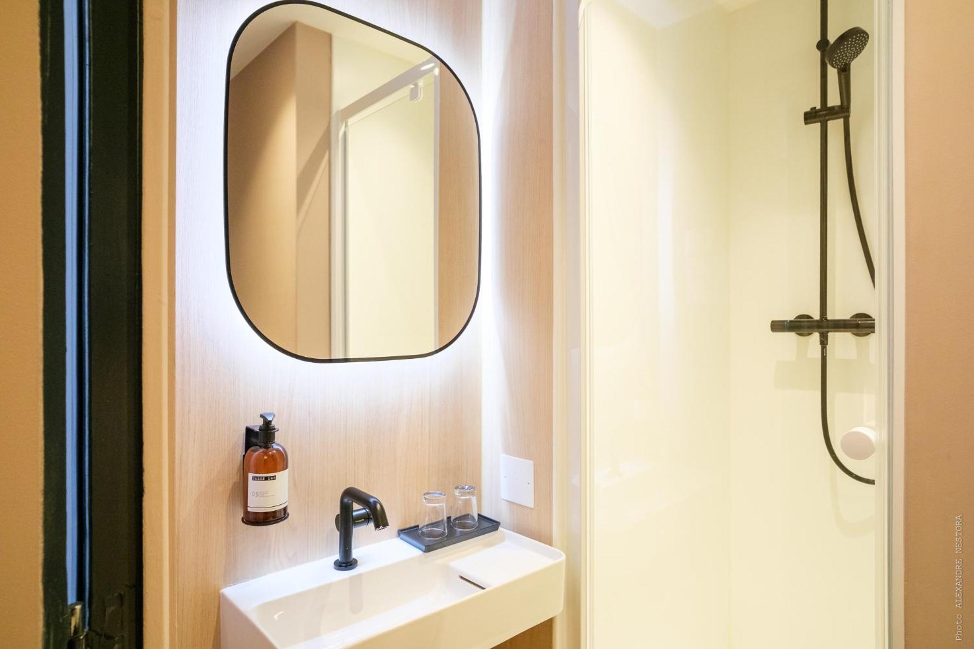 Hotel A L'hotel Des Roys 3*