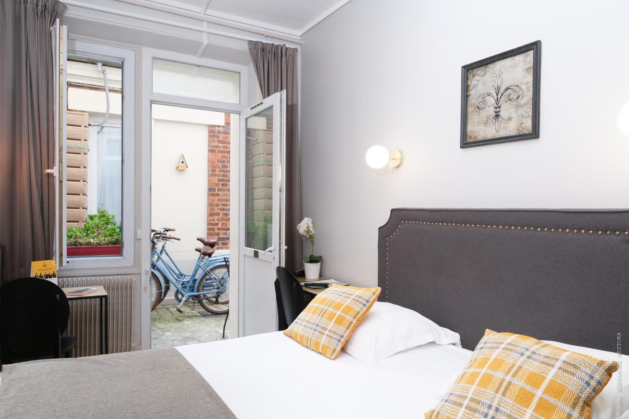 Hotel A L'hotel Des Roys 3*