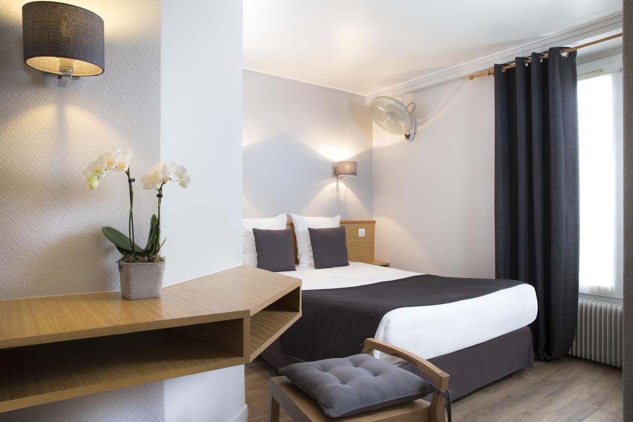 A L'hotel Des Roys