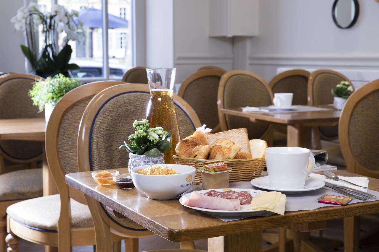 A L'hotel Des Roys