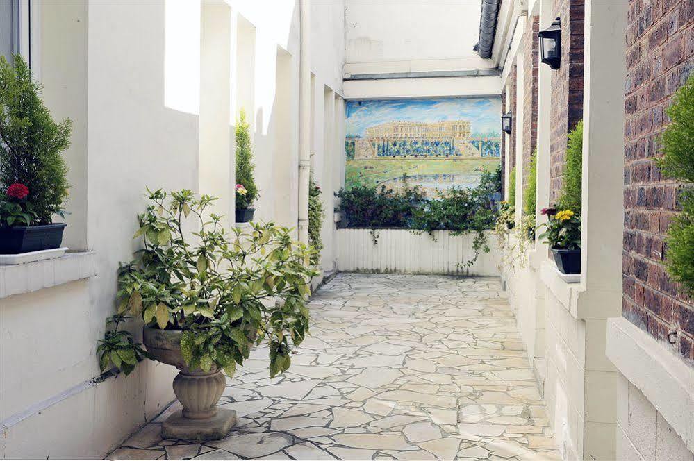 Hotel A L'hotel Des Roys 3*