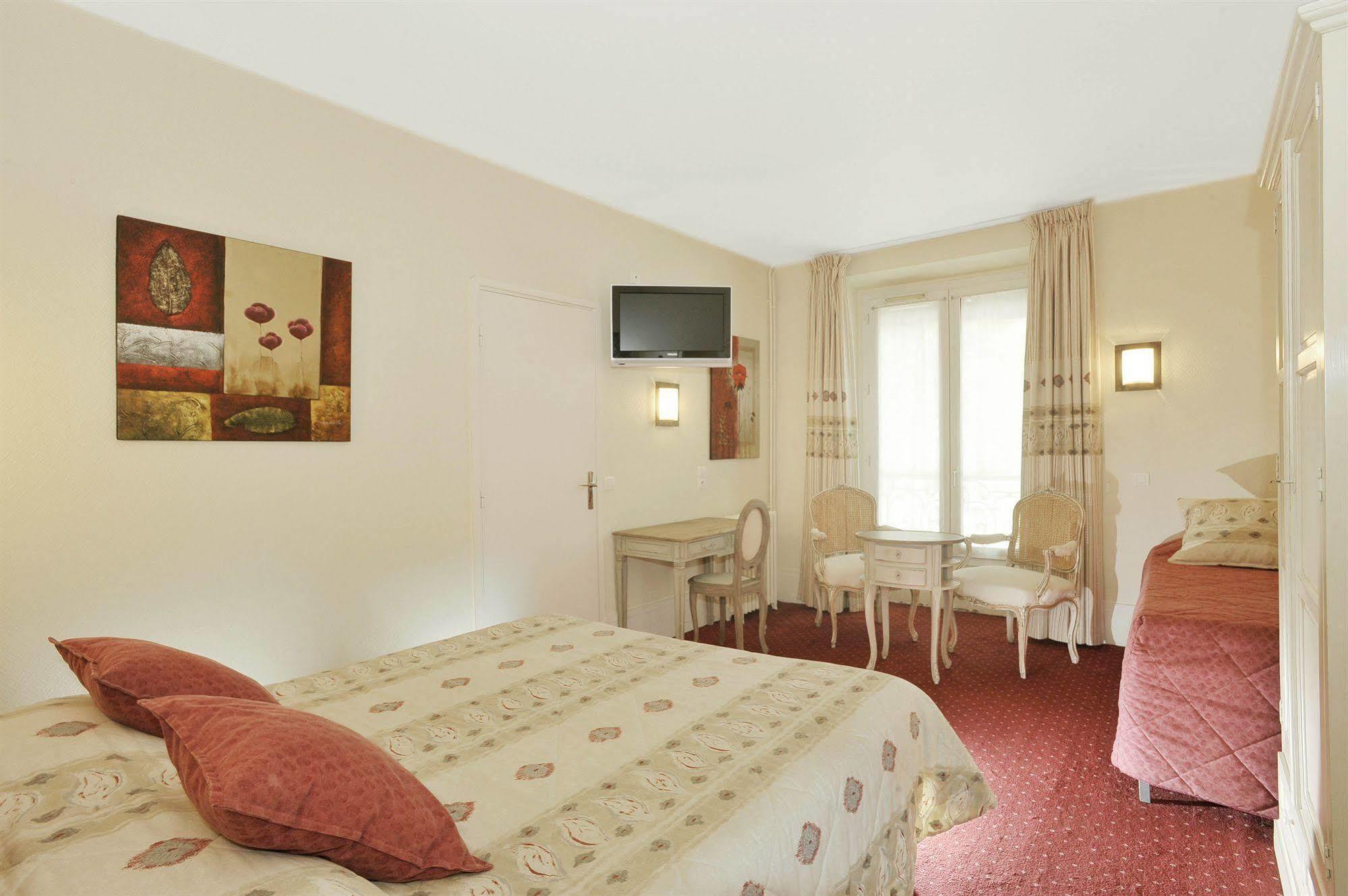 Hotel A L'hotel Des Roys 3*