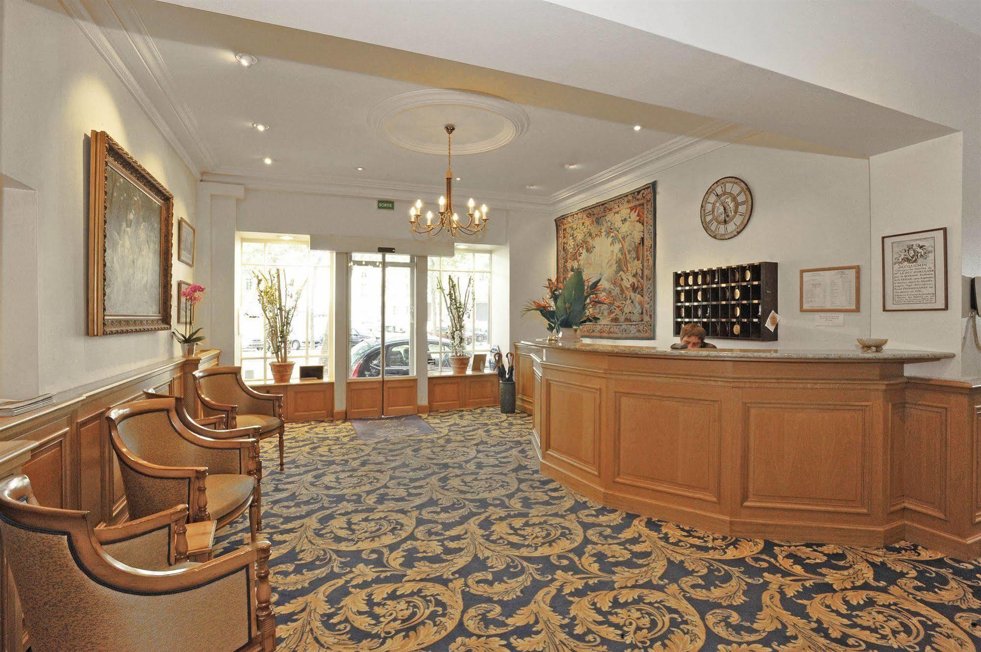 Hotel A L'hotel Des Roys 3*