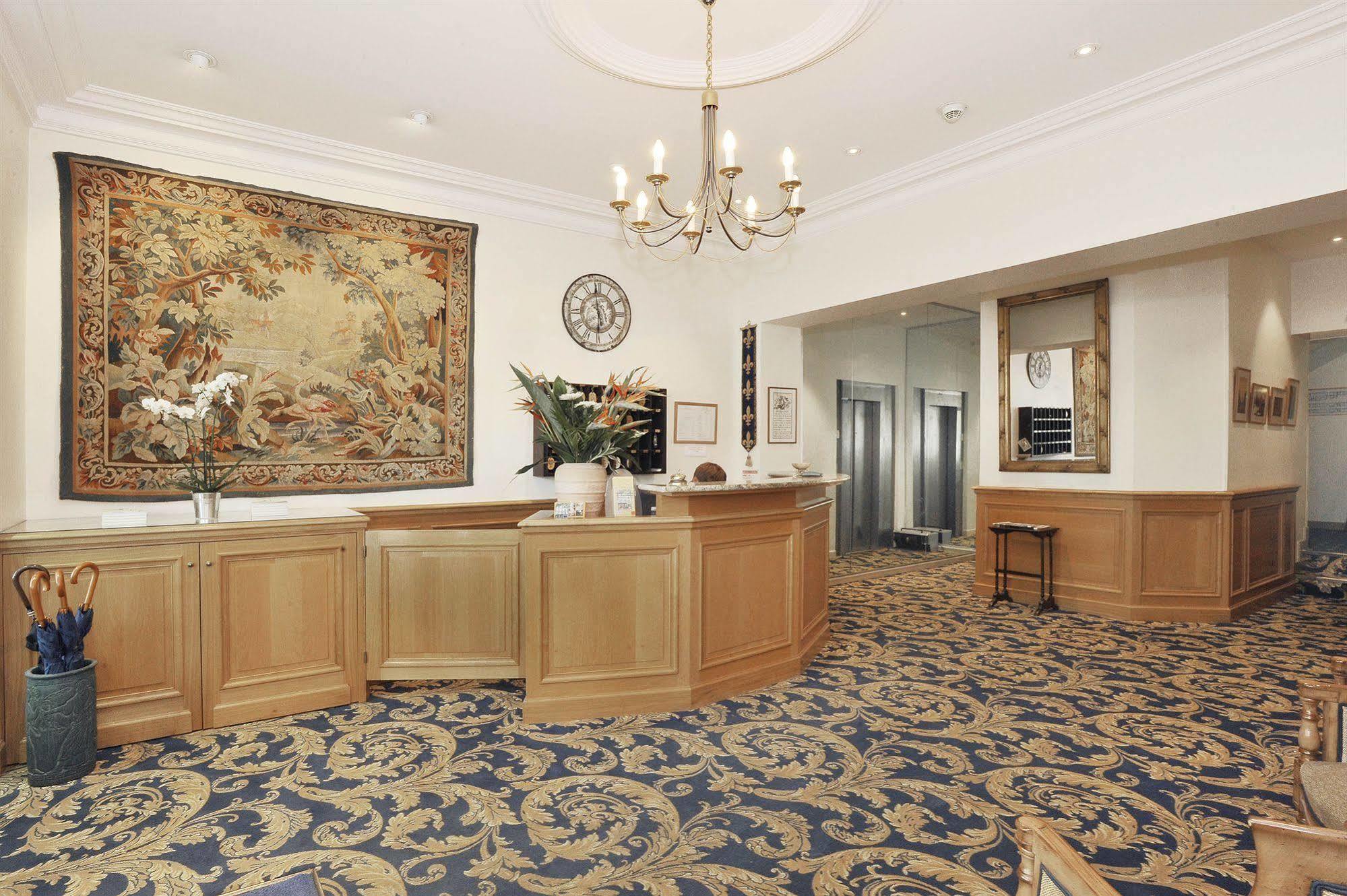 Hotel A L'hotel Des Roys 3*