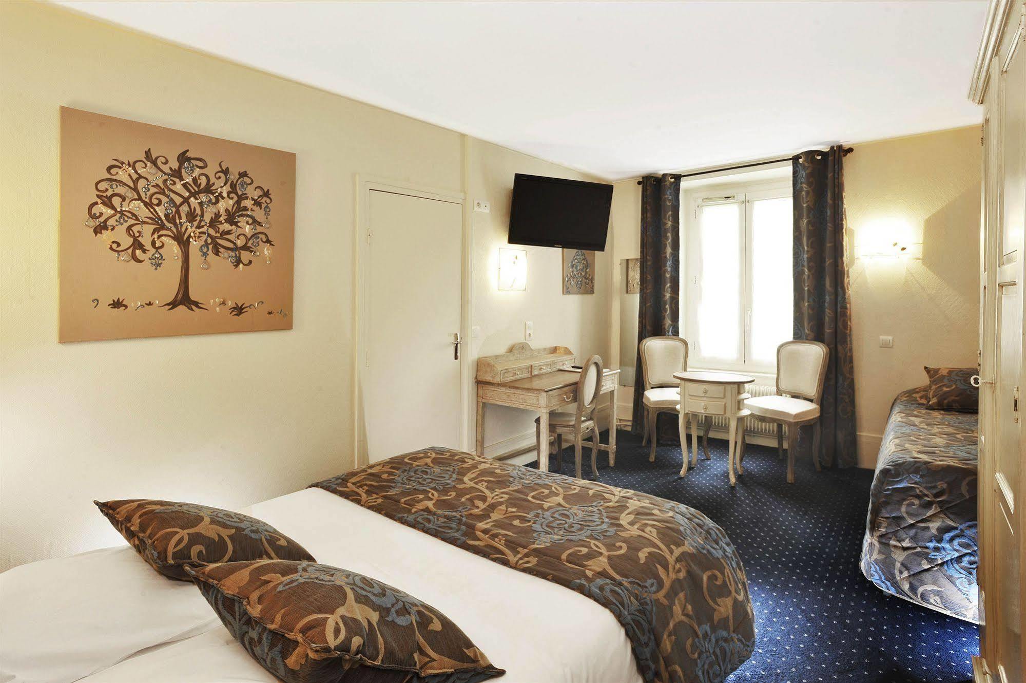 A L'hotel Des Roys 3*