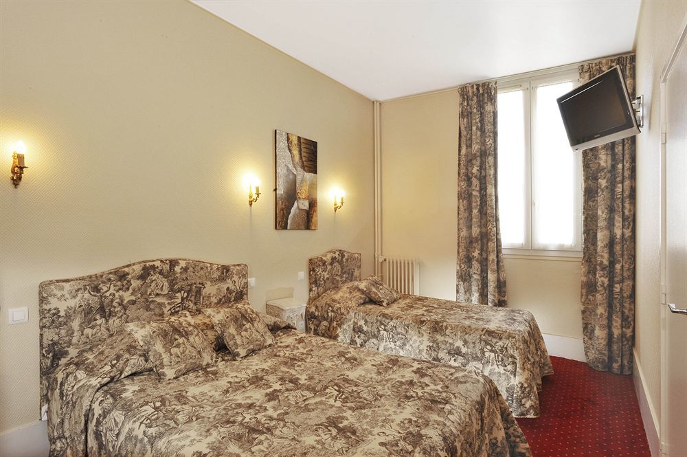 A L'hotel Des Roys